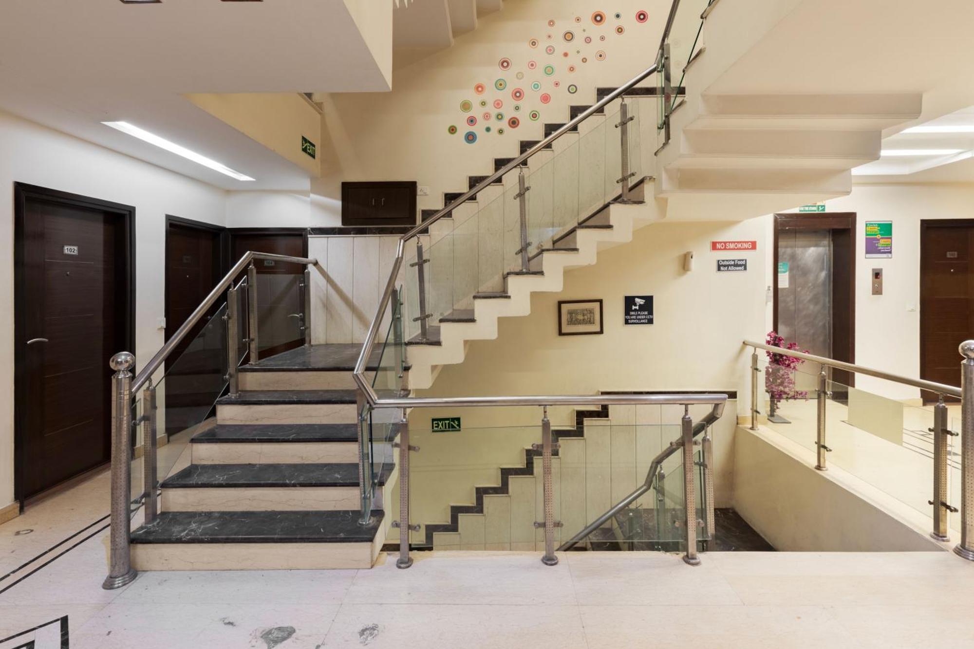 Treebo White Castle, Gurgaon Hotel Екстериор снимка