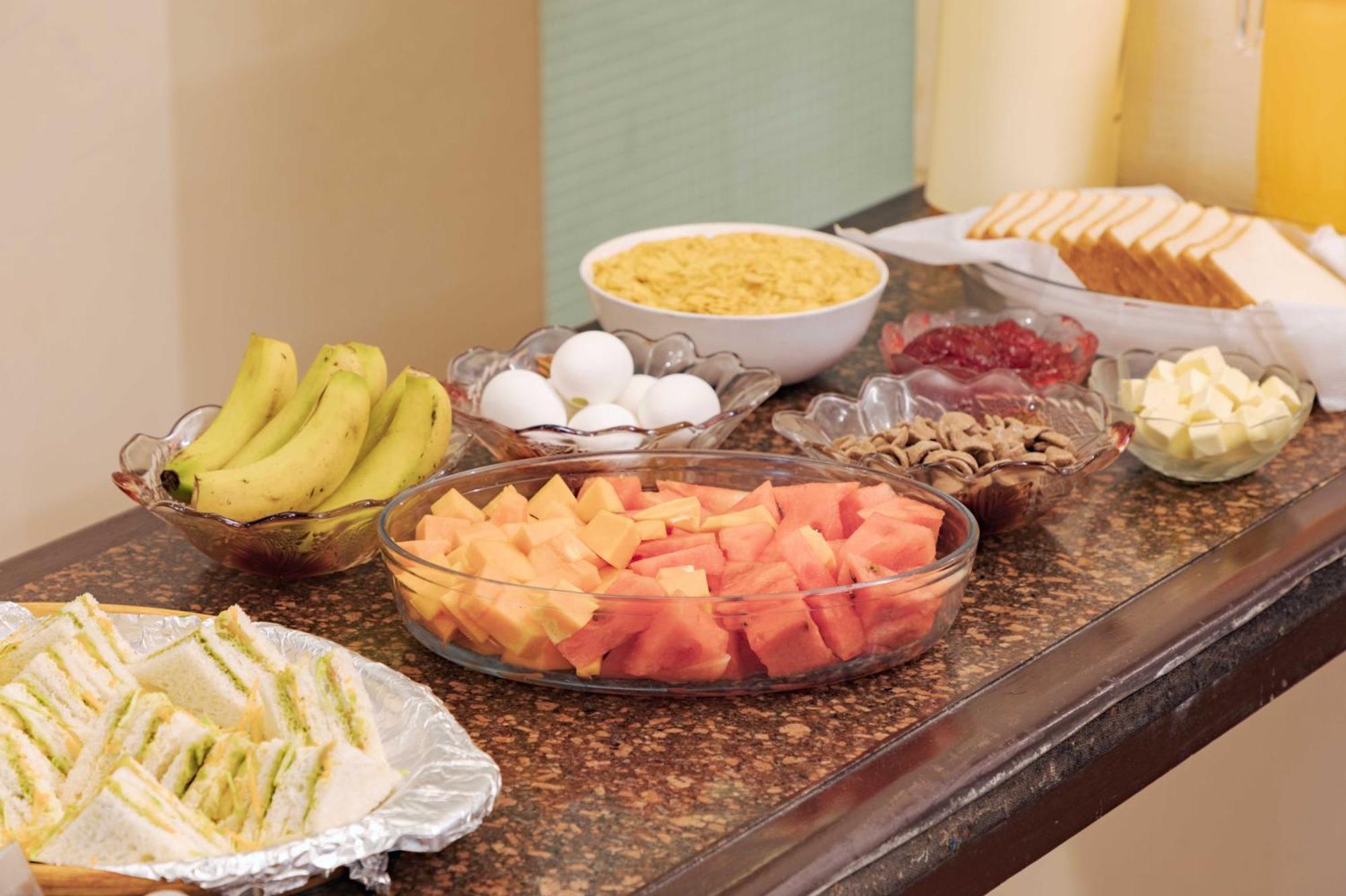 Treebo White Castle, Gurgaon Hotel Екстериор снимка