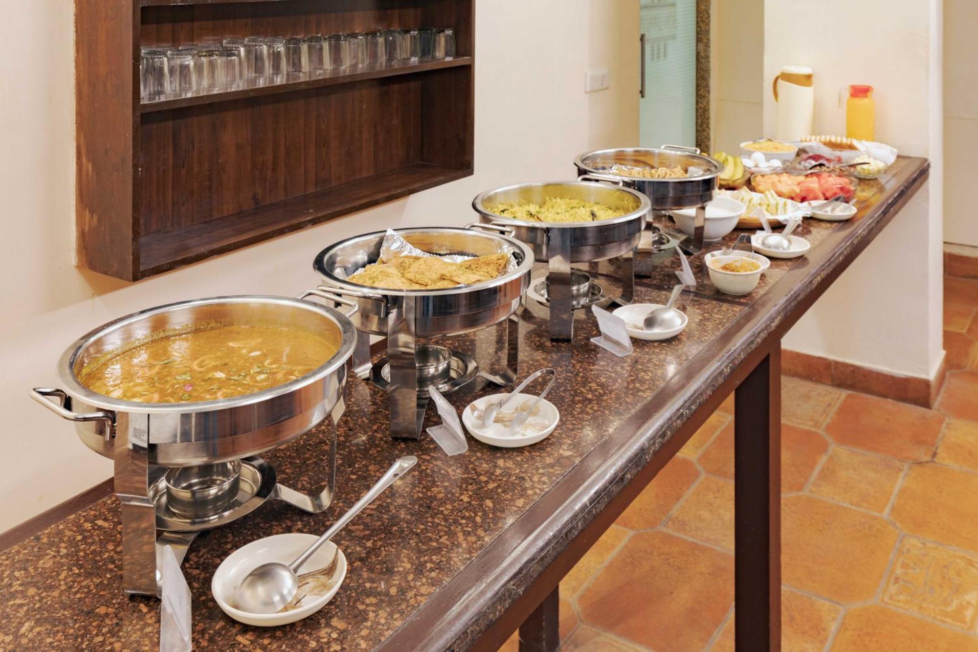 Treebo White Castle, Gurgaon Hotel Екстериор снимка
