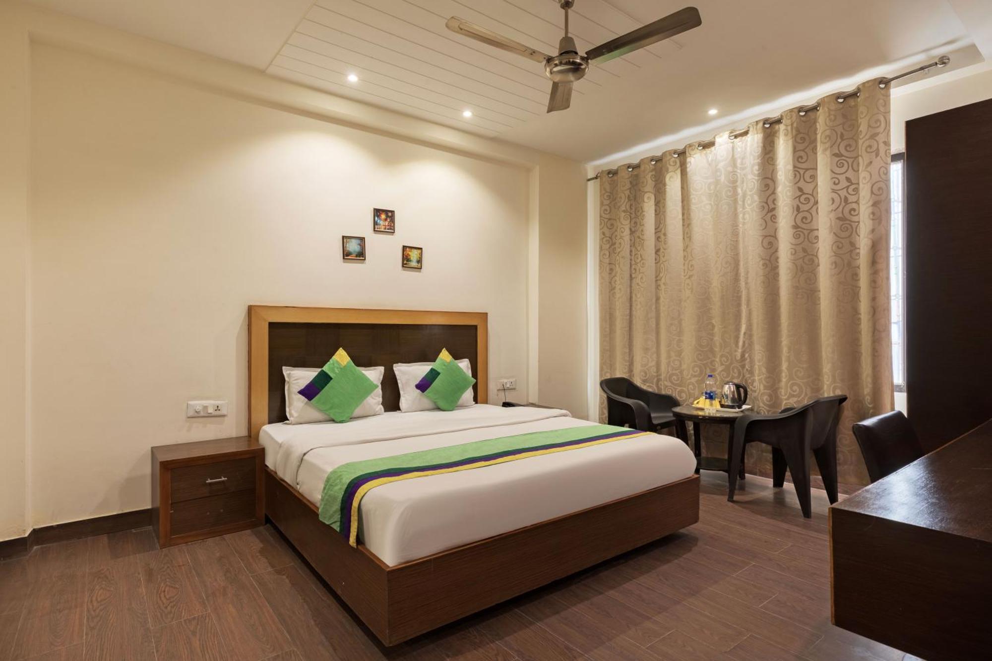 Treebo White Castle, Gurgaon Hotel Екстериор снимка