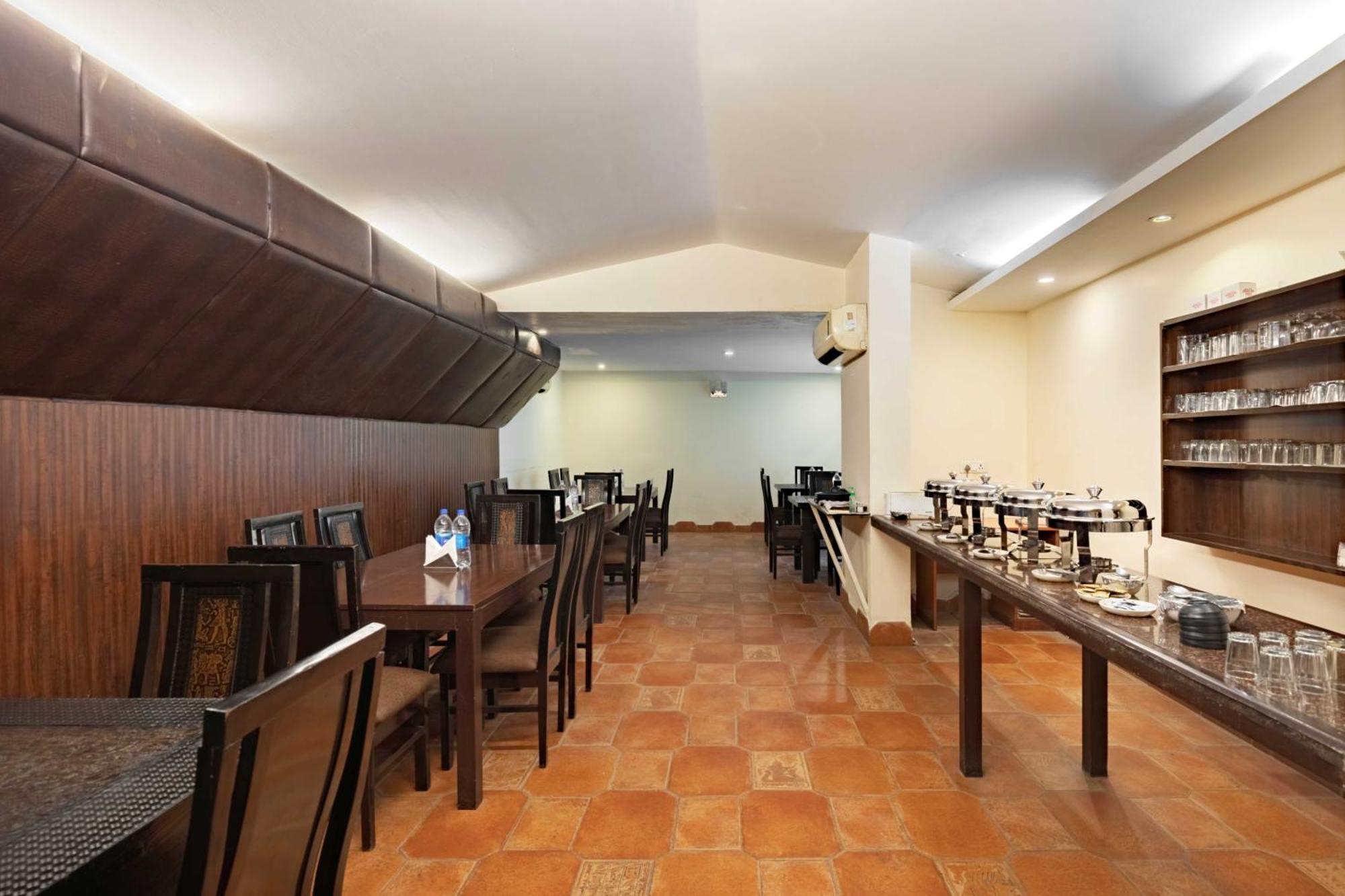Treebo White Castle, Gurgaon Hotel Екстериор снимка