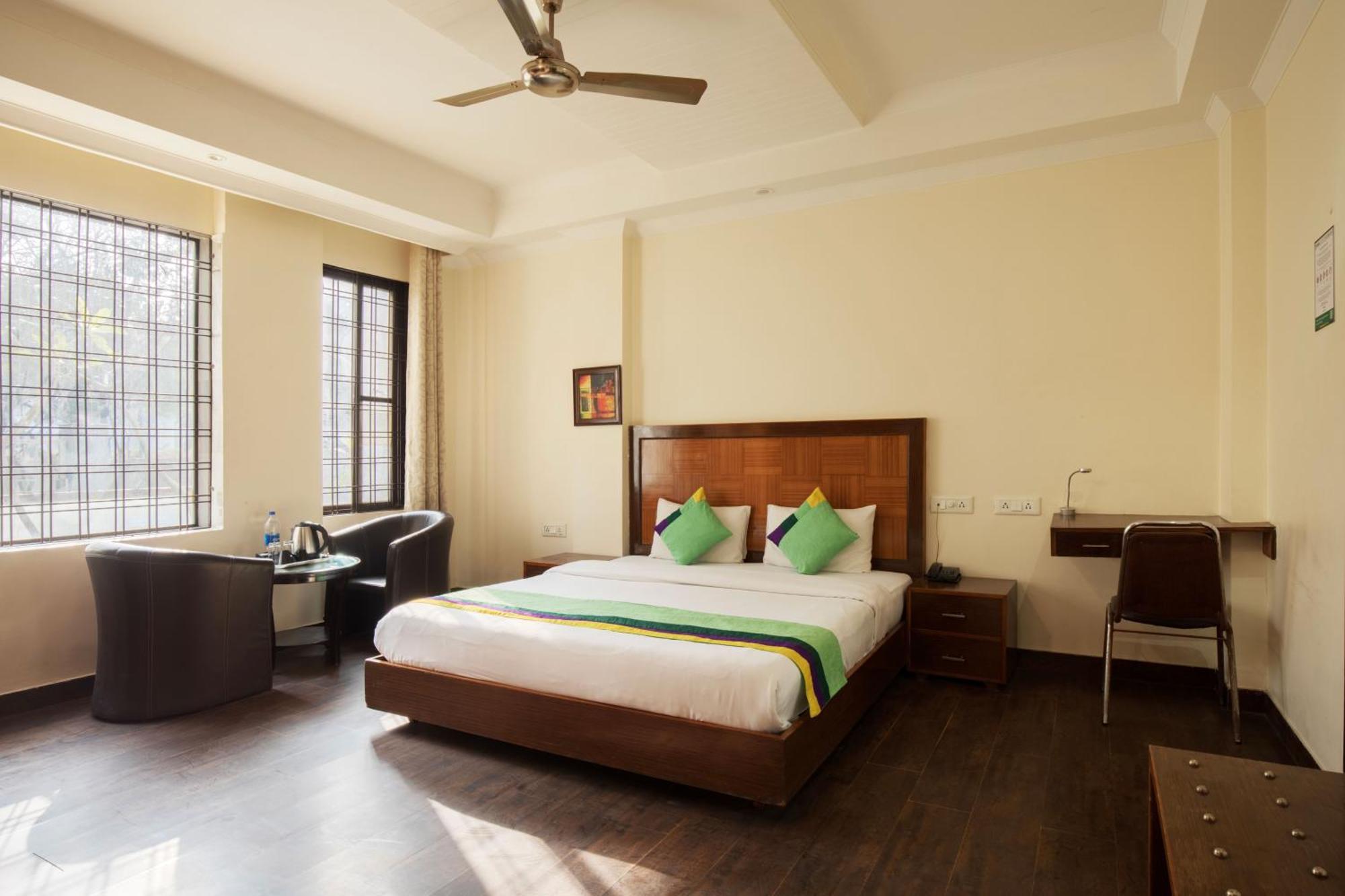 Treebo White Castle, Gurgaon Hotel Екстериор снимка