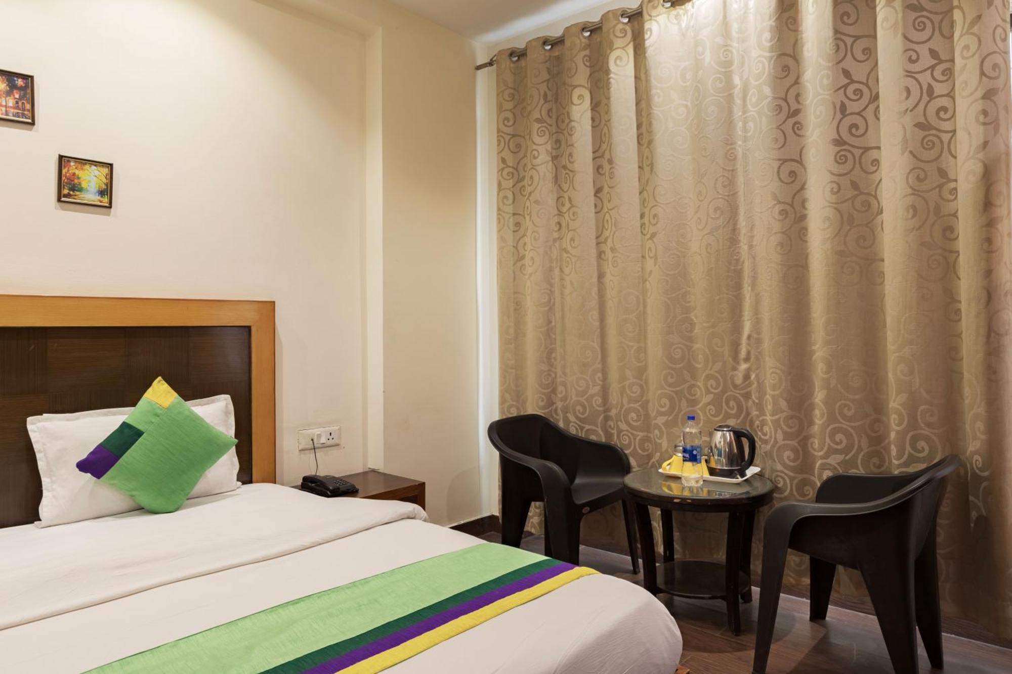 Treebo White Castle, Gurgaon Hotel Екстериор снимка