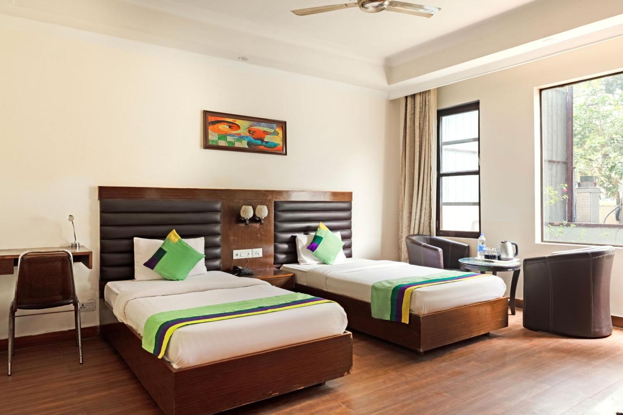 Treebo White Castle, Gurgaon Hotel Екстериор снимка