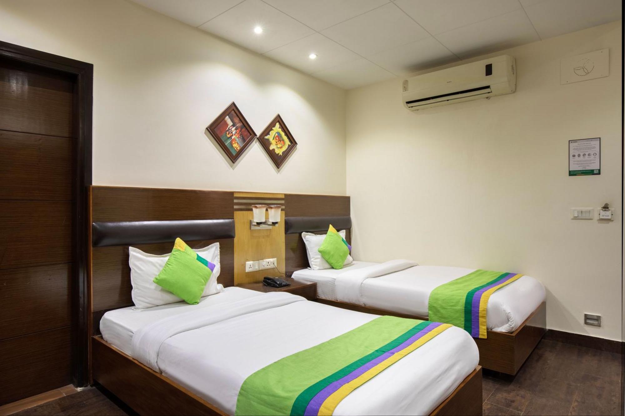 Treebo White Castle, Gurgaon Hotel Екстериор снимка
