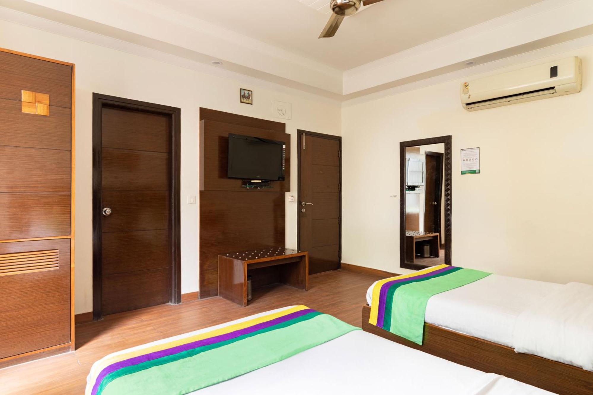 Treebo White Castle, Gurgaon Hotel Екстериор снимка