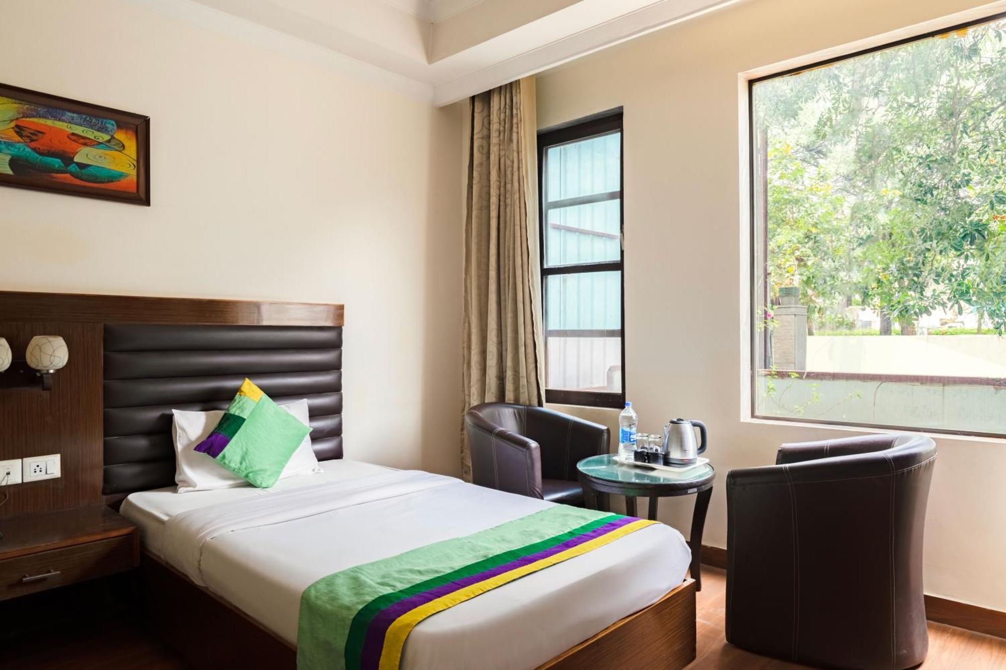 Treebo White Castle, Gurgaon Hotel Екстериор снимка